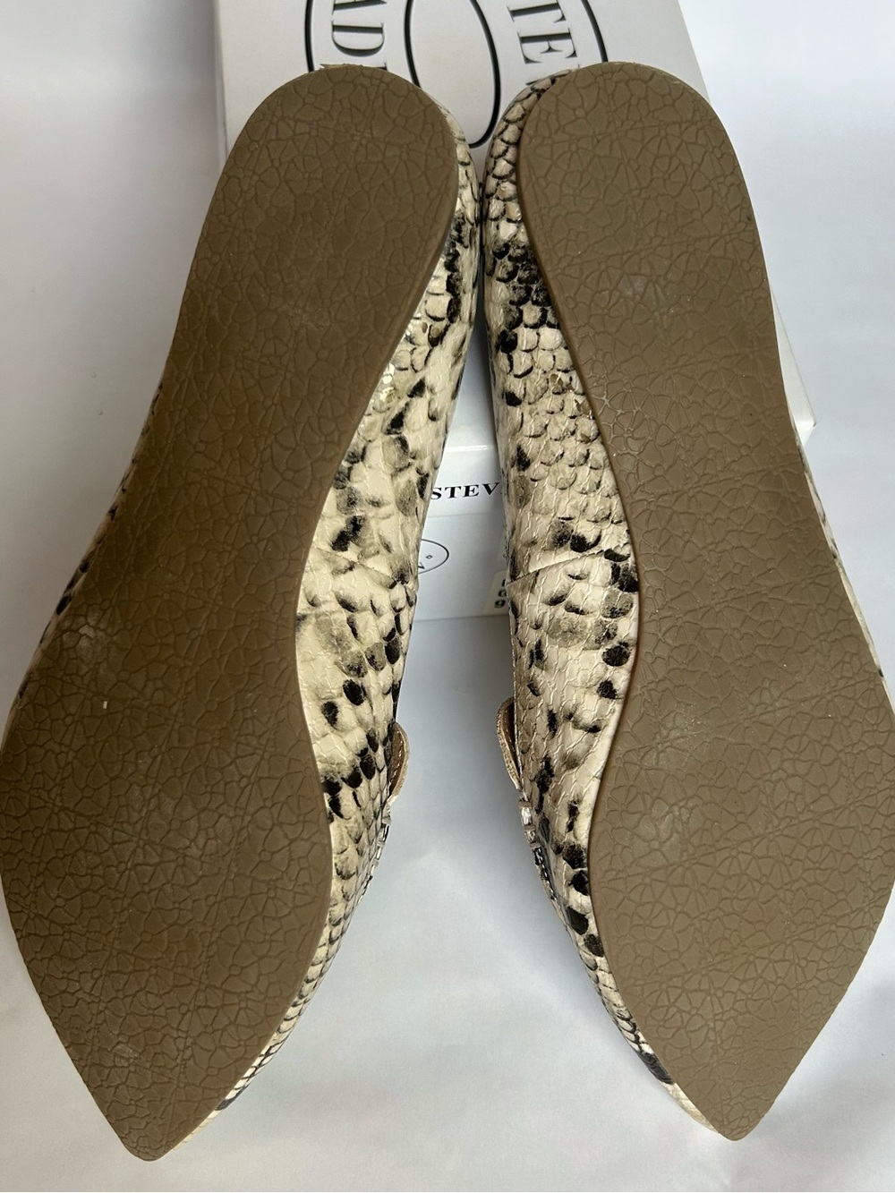 Steve Madden Cream and Black Snake-Print Pointed Loafer Flats - Picture 2 of 3
